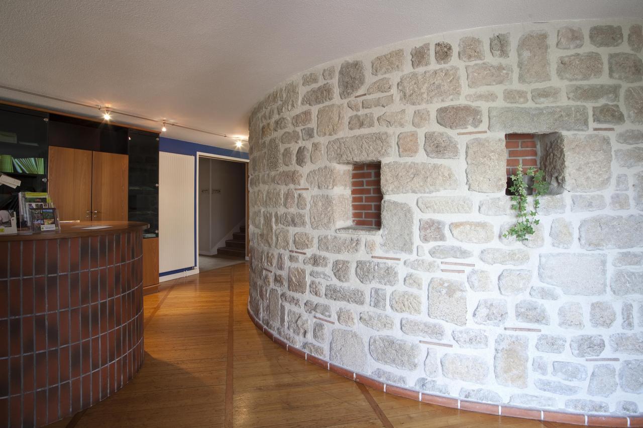 Logis Hotel Restaurant La Tour Dunières 外观 照片