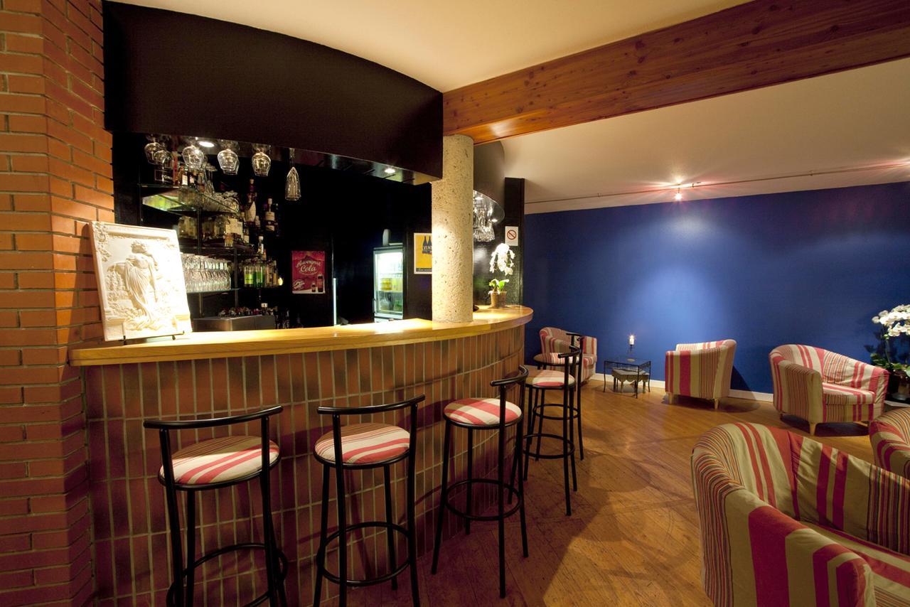 Logis Hotel Restaurant La Tour Dunières 外观 照片