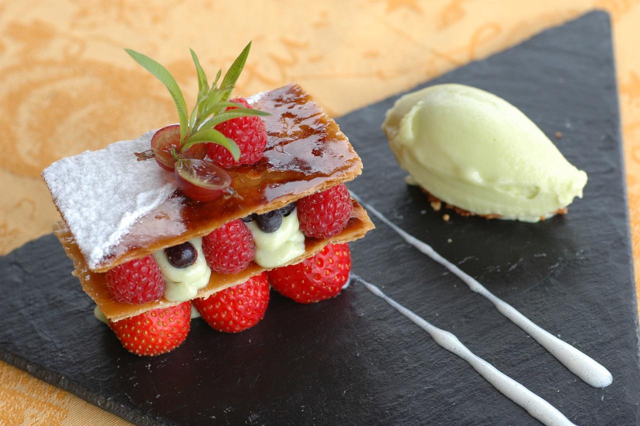 Logis Hotel Restaurant La Tour Dunières 外观 照片