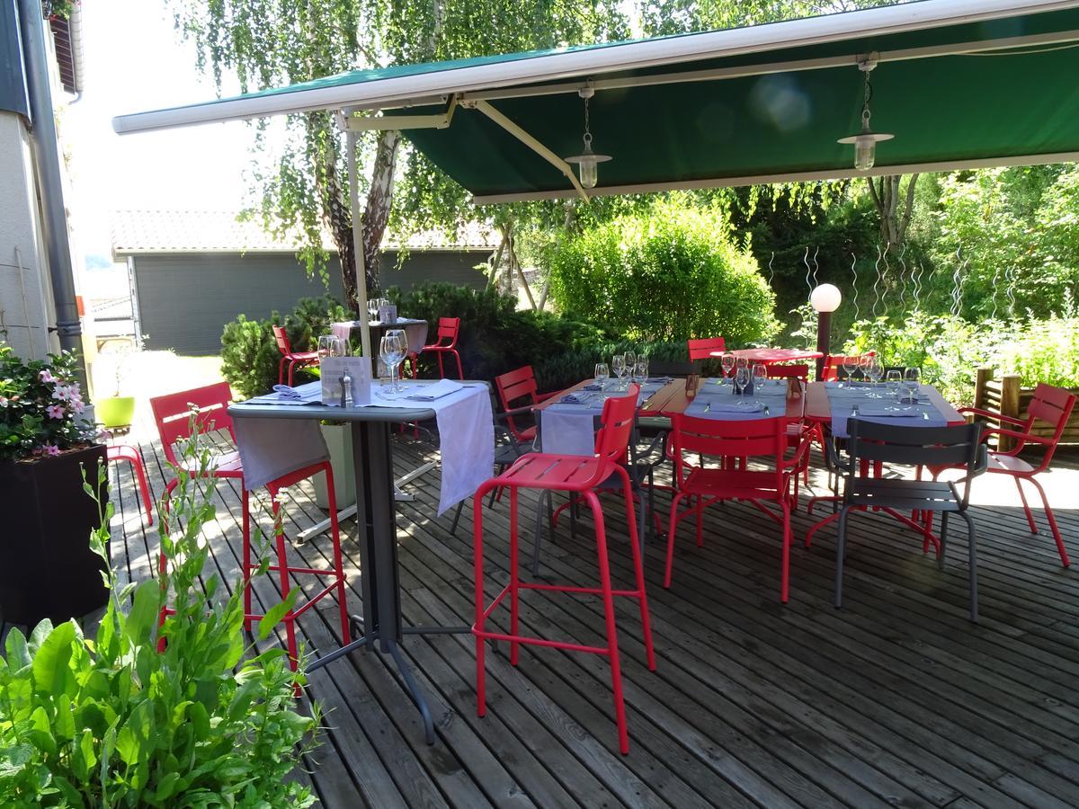 Logis Hotel Restaurant La Tour Dunières 外观 照片