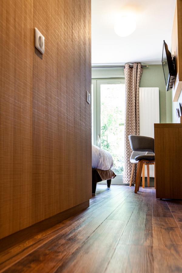 Logis Hotel Restaurant La Tour Dunières 外观 照片