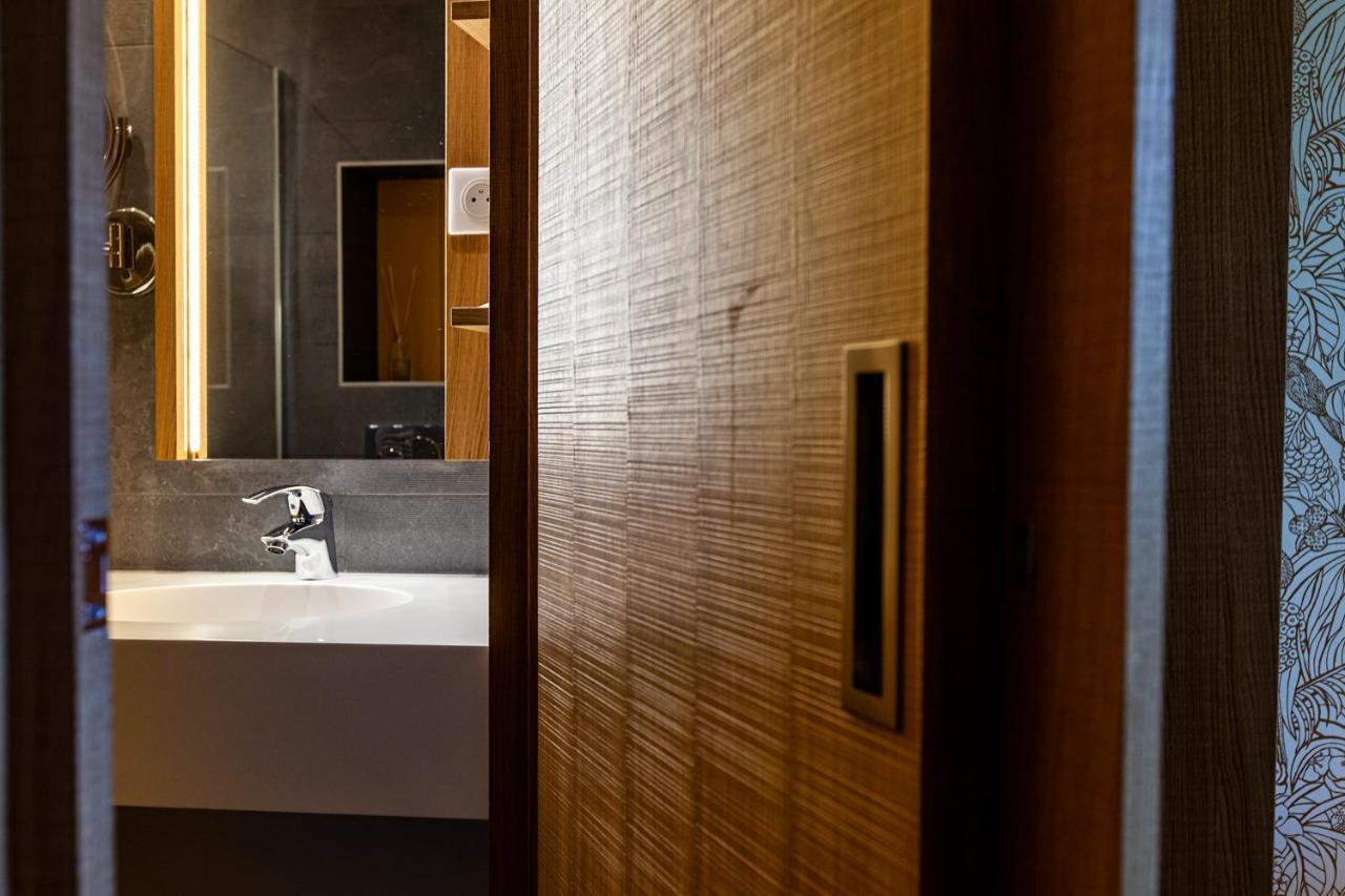 Logis Hotel Restaurant La Tour Dunières 外观 照片