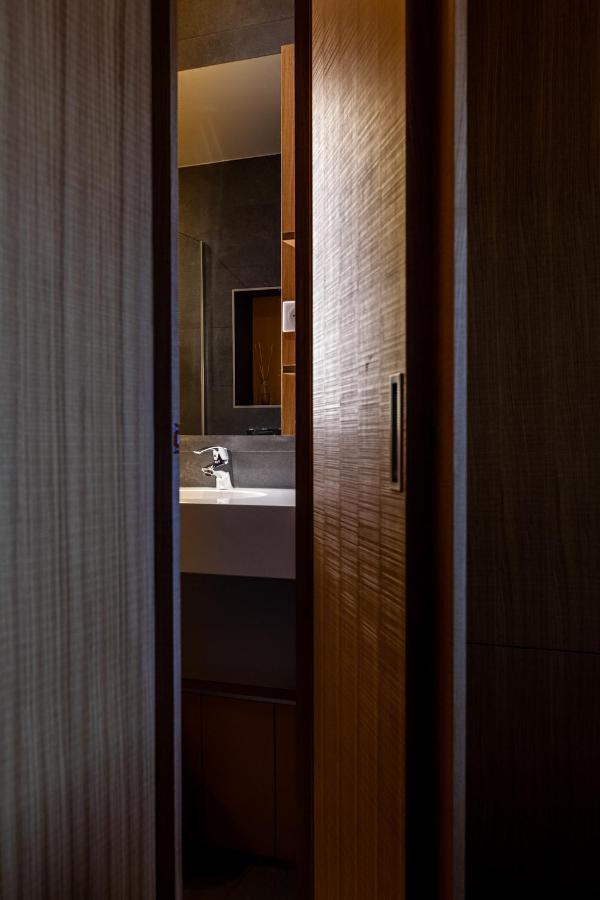 Logis Hotel Restaurant La Tour Dunières 外观 照片